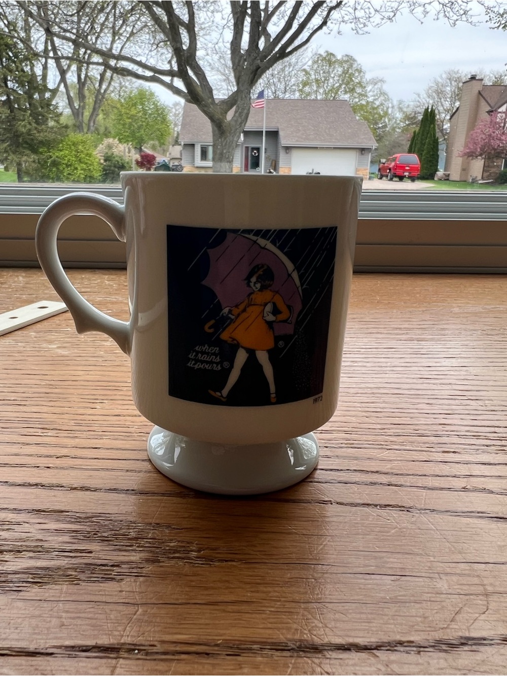Vintage 1972 When It Rains It Pours Footed Mug - Yellow & Purple Graphic. - Picture 2 of 6